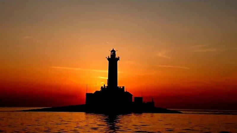 3hours Dolphin Sunset watching with unlimited drinks +dinner - Porer lighthouse at sunset: the anchor point for the evening