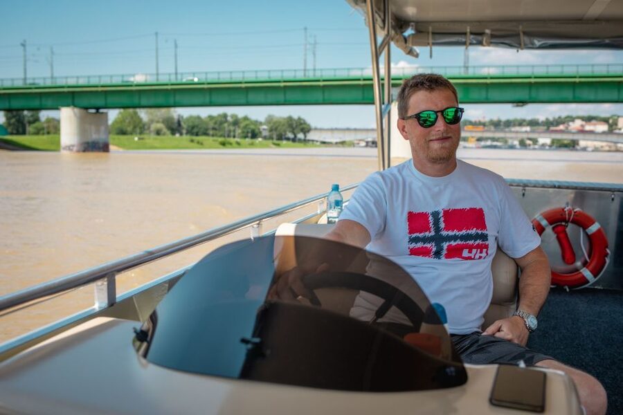 Belgrade: Sightseeing Boat Cruise with Drinks - What unlimited drinks really does to the vibe
