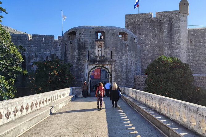 Beyond the Walls: A Historical Dubrovnik Audio Tour - Luža Square, Clock Tower chimes, and central-city rhythm