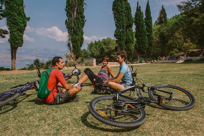 Biking Tour: Supetar - Splitska - Lovrečina - Dol - Postira - Bicycles, helmets, and why the small group really helps