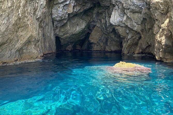 Blue and Green Cave Tour from Dubrovnik,private speed boats - Koločep Island Cave Country: Getting Close to the Water