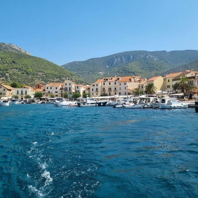 Blue Cave & Island Treasures: Komiža & 5 Gems Boat Tour - Guides, communication, and the kind of day you can hope for