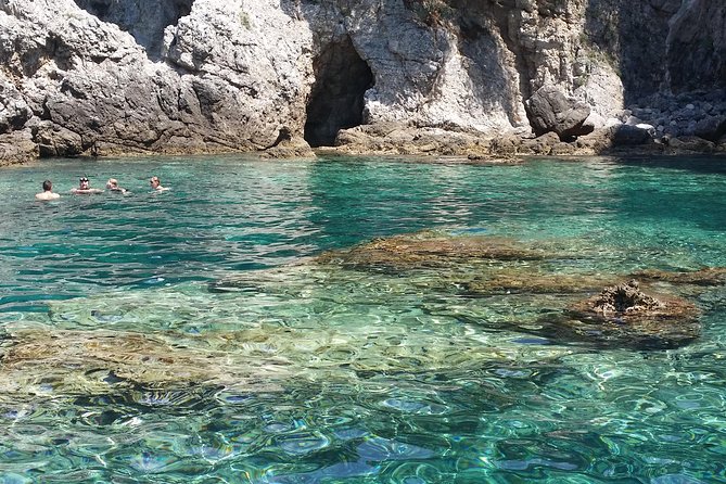 BLUE CAVE private speedboat tour with drinks - Price and extras: is $362 per group good value?