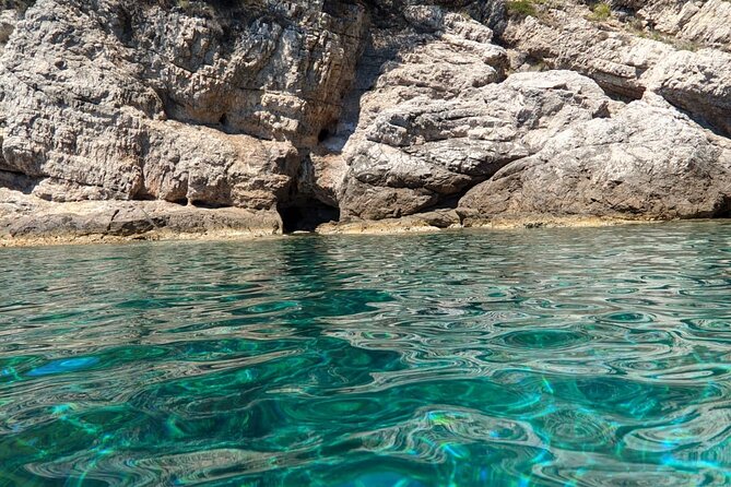 Blue cave tour - 4 caves and sandy beach - Three Sister Caves: a second cave hit, plus rock time to recover