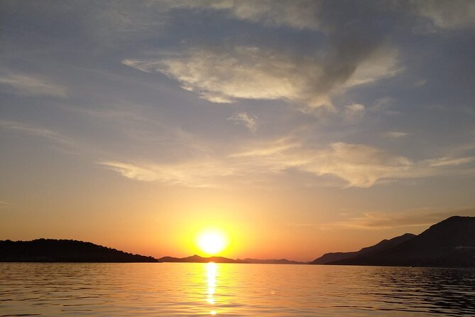 Blue cave tour - 4 caves and sandy beach - Sunj Beach: why the sandy stop is the payoff