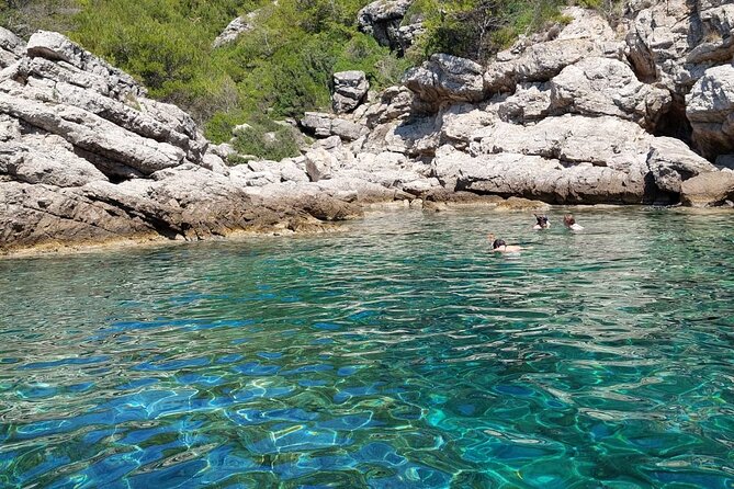 Blue cave tour - 4 caves and sandy beach - Drinks, music, and the reality of onboard basics