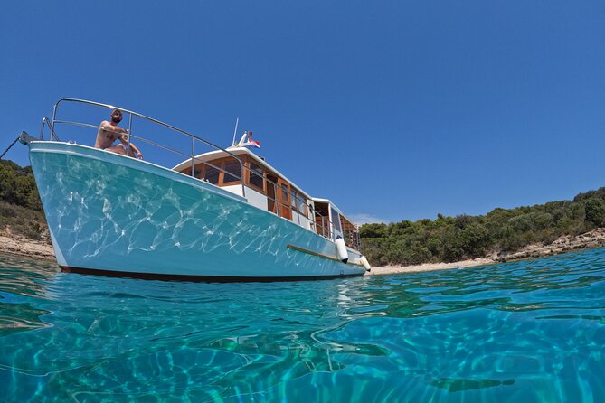Boat Tour at Delfina Hvar - Red Rocks on Hvar Island: the Best “Wow” Stop