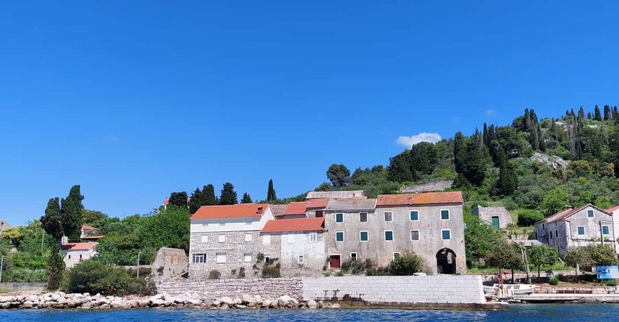 Boat tour from Zadar: Preko – Hidden Bay – Ošljak - Ošljak: the tiny island feel, pine shade, and drinks included