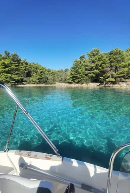 Boat tour from Zadar: Preko – Hidden Bay – Ošljak - Skipper-led comfort: what the best captains do for your day