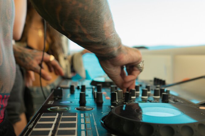 Captain’s Boat Party Split–Blue Lagoon Swim Stop + Free Shots &DJ - Free access to a Split nightclub: how the ending ties together
