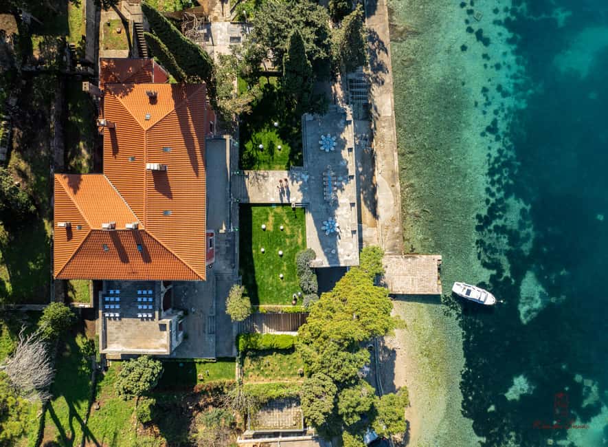 Cavtat Wine Experience: Tasting at Wine Bar Banac - Service at Wine Bar Banac: professional waiters, and what to ask