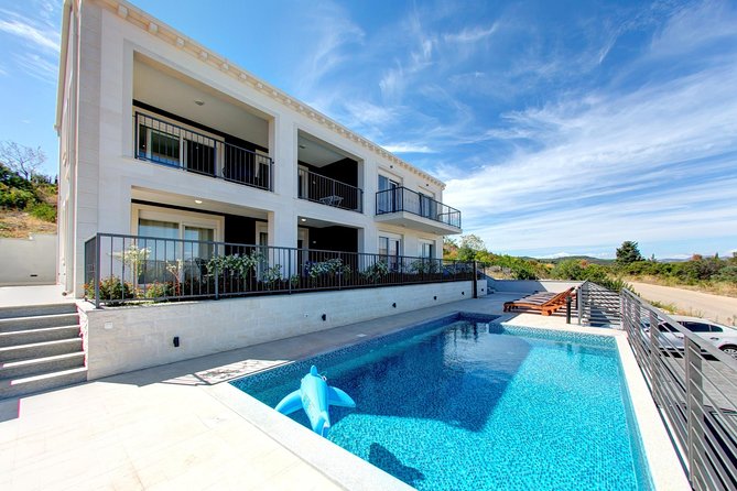 Croatia Family Multi Activity Holiday package - Lumbarda on e-bikes and in wine country: Bire winery and beach time