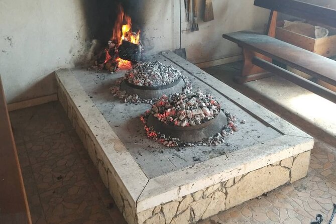 Croatian Traditional Cuisine: Peka Cooking Lesson - The main event: what gets cooked under the dome