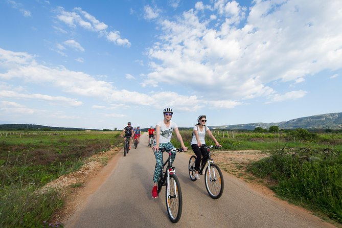 Cycle Hvar Tour - Stari Grad: the oldest capital you cycle through for real