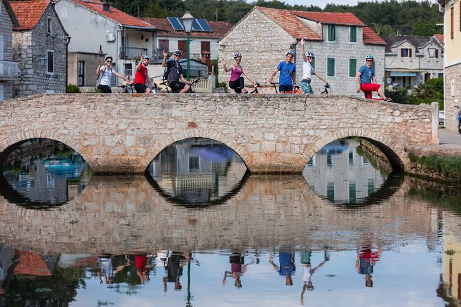 Cycle Hvar Tour - The Konoba family wine cellar finish: why it is more than a snack stop