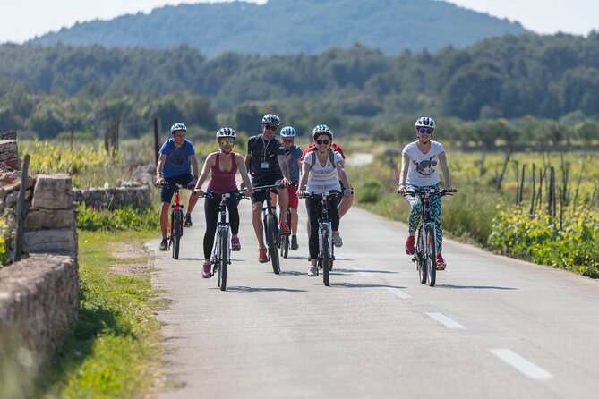 Cycle Hvar Tour - Meeting at Natural Hvar Tours and getting set up