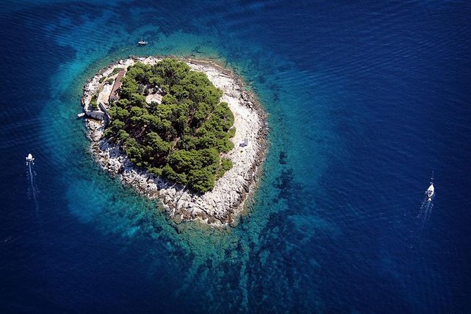 Day Cruise in the Elafiti Islands from Dubrovnik - The Adriatic cruise: what the covered boat changes