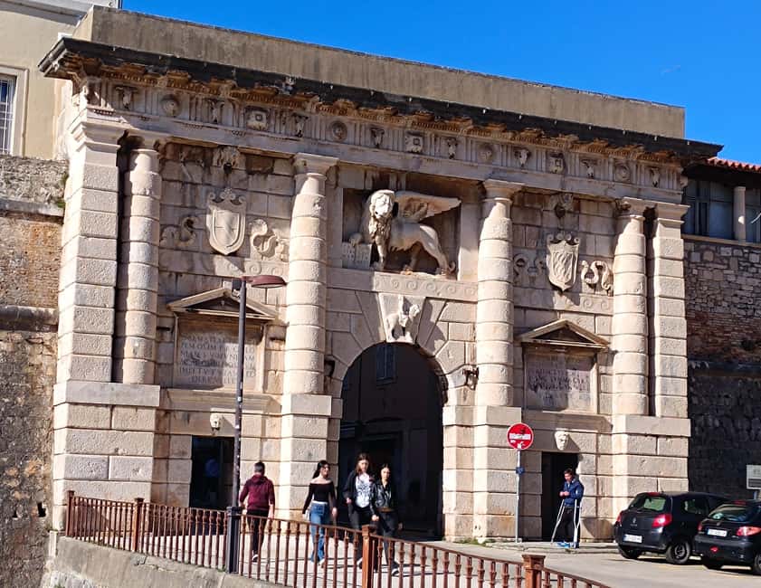 Discover Zadar privately: Individual guided tour in German - The oldest street and Roman road thinking, making Zadar walk make sense