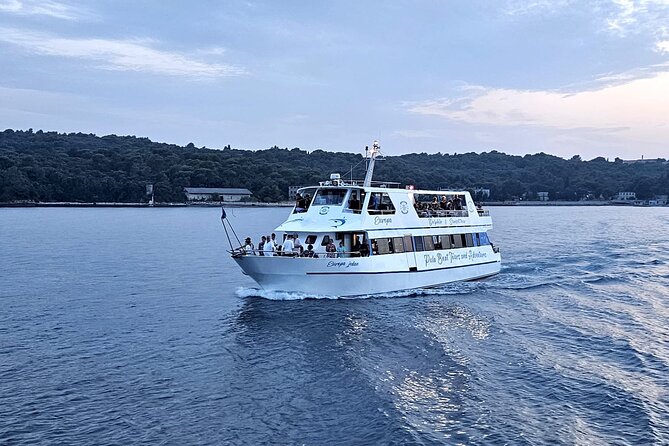 Dolphin Watching & Sunset Boat Tour With Dinner and Drinks - Crowd level and comfort: plan for a popular evening