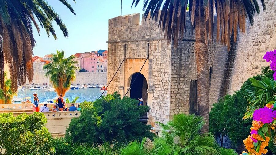 Dubrovnik: 1.5-Hour Guided Old Town Walking Tour - Passing through Pile Gate and understanding the Republic of Ragusa vibe