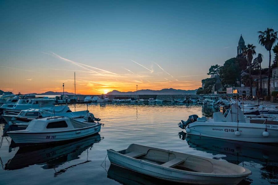 Dubrovnik: Blue Cave small group tour - The Ride Out: Dubrovnik Walls Views and Coastal Pass-By Time