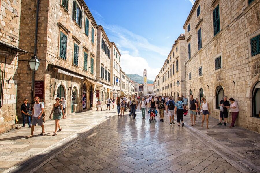 Dubrovnik: Early Bird Walking Tour - Pile Gate and Onofrio’s Fountain: starting with the classic doorway views