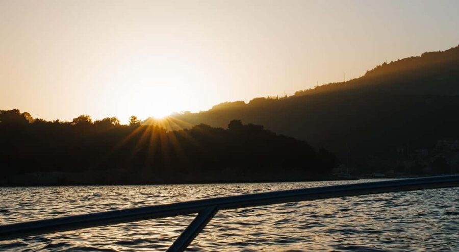 Dubrovnik:Elaphiti Islands and caves Private Speedboat Tour - Sjekirica Beach: a 45-minute swim and snorkel rhythm