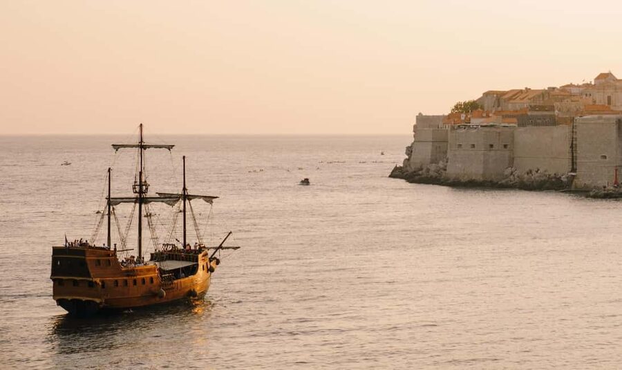 Dubrovnik: Galleon Sunset Cruise with a Live Guide & Drink - Meeting the Galleon in Dubrovnik Old Town Port