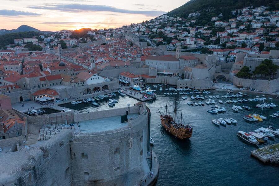 Dubrovnik: Galleon Sunset Cruise with a Live Guide & Drink - Who this Dubrovnik galleon sunset cruise suits best