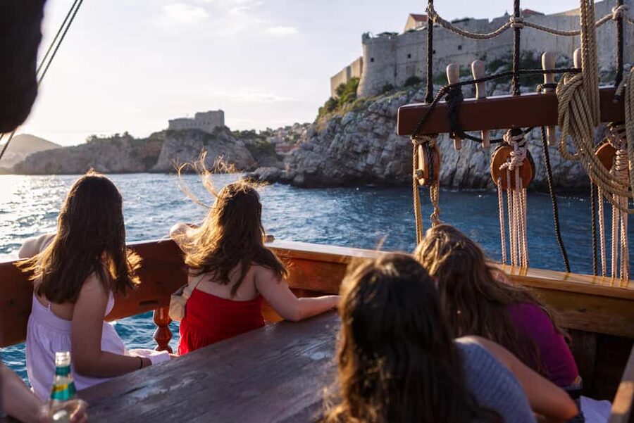 Dubrovnik: Galleon Sunset Cruise with a Live Guide & Drink - Cruising Dubrovnik at golden hour: what you see from the water