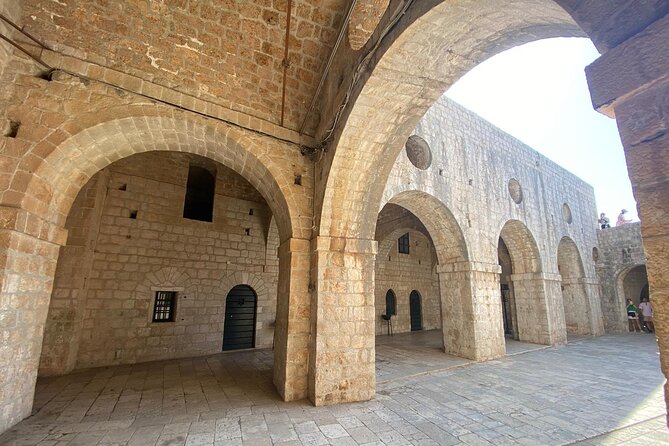 Dubrovnik Game Of Thrones self-guided tour with mobile app - Old Town walk: fountains, monasteries, and scene spotting in 30 minutes