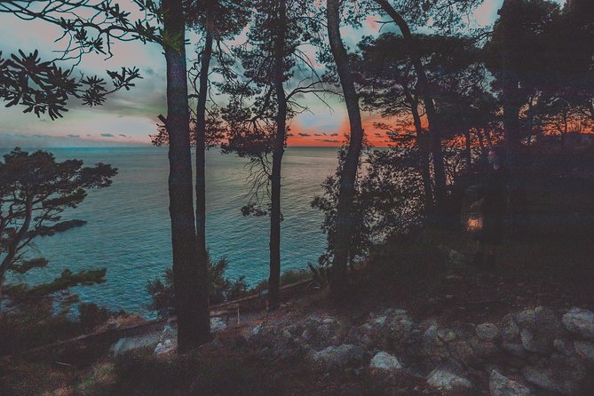 Dubrovnik Ghosts and Mystery Walking Tour - How much walking is involved, and what you should wear