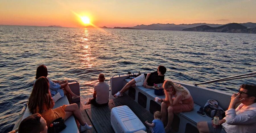 Dubrovnik: Golden Hour Sunset Cruise - Golden Hour From the Old City Port