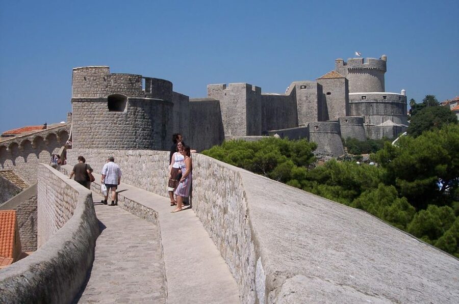Dubrovnik: Old Town and City Walls Guided Walking Tour - From Pile Square to the ramparts: where the walk really begins