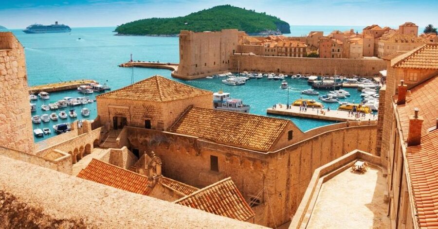 Dubrovnik: Old Town and City Walls Guided Walking Tour - City Walls for two hours: views, defenses, and photos from above
