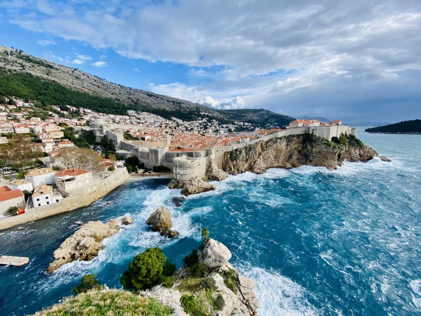 Dubrovnik: Old Town & City Walls Private Walking Tour - Start at Pile and find your guide with the purple balloon