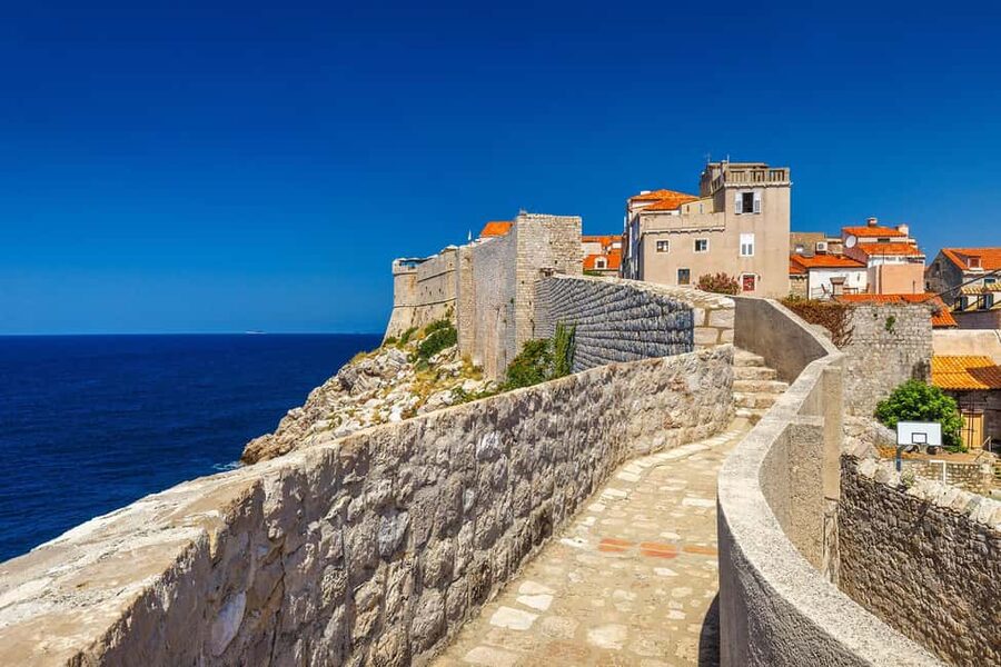 Dubrovnik: Old Town & City Walls Tour with Optional DU Pass - What you actually get in 150 minutes