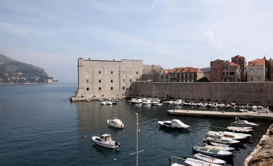 Dubrovnik: Old Town & City Walls Tour with Optional DU Pass - Onofrio’s Fountain: the practical landmark that anchors the route