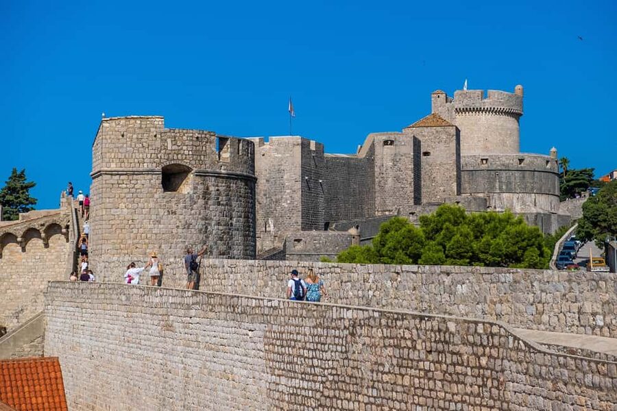 Dubrovnik: Old Town & City Walls Tour with Optional DU Pass - City Walls guidance: the included part, and the part you must pay for