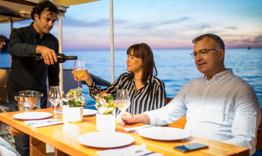 Dubrovnik: Old Town Cruise with Lunch - The welcome snacks: small but meaningful