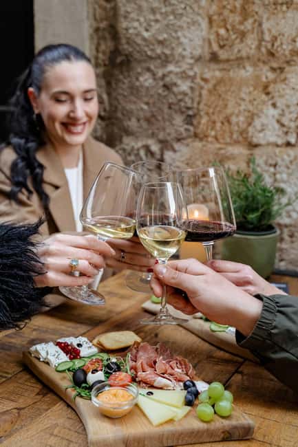 Dubrovnik Old Town: Night tour with History, Wine & Bites - Night Walking Makes Dubrovnik Easier to See