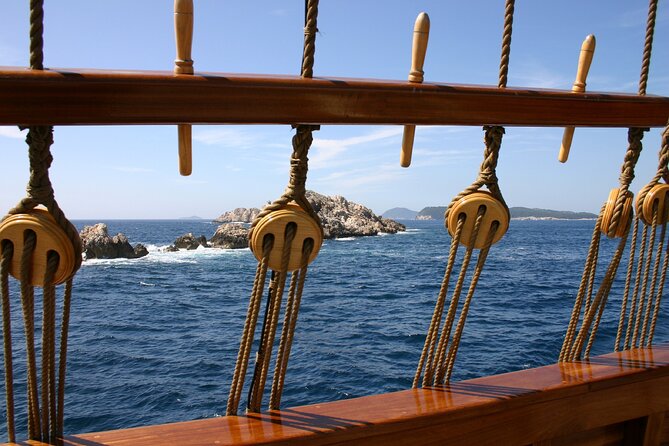 Dubrovnik Old Town Walking Tour and Cruise with Karaka - Meeting Points and Getting It Right: Where You Start and Finish