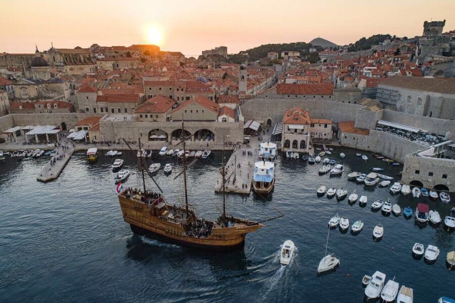 Dubrovnik: Panoramic Sunset Cruise-Karaka Ship (adult only) - Adult-only matters: a calmer evening for grown-ups