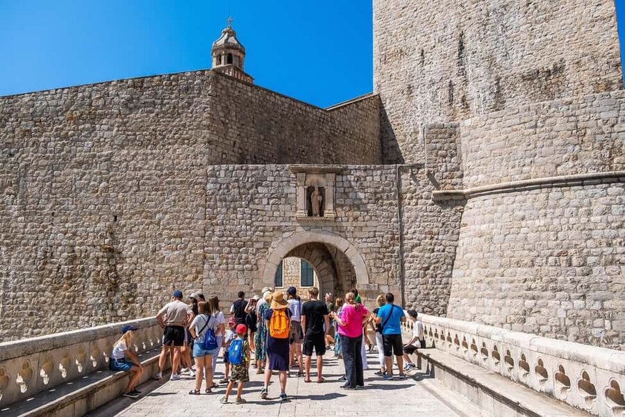 Dubrovnik: Pile Gate & Old Town with Spices and Hidden Gems - Entering Dubrovnik at the Nautika Fountain (Meeting Point and First Sip)