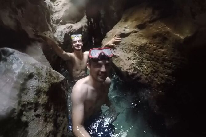 Dubrovnik: Private Boat Island tour with pickup - Lighthouse Bezdanj cruising and Three Green Caves on Koločep