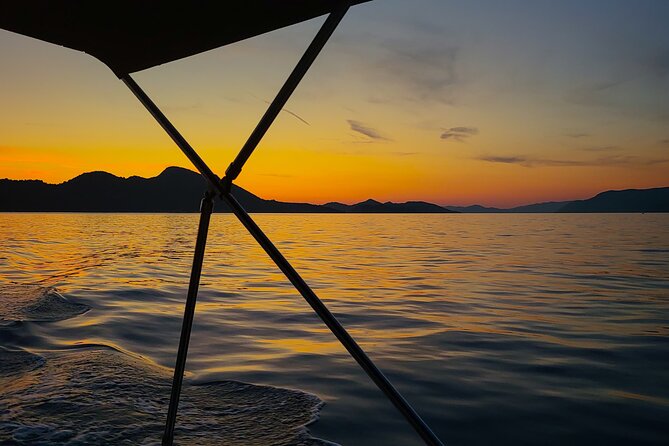 Dubrovnik Romantic Sunset Boat Tour - Drinks, snacks, and that curated-feeling comfort