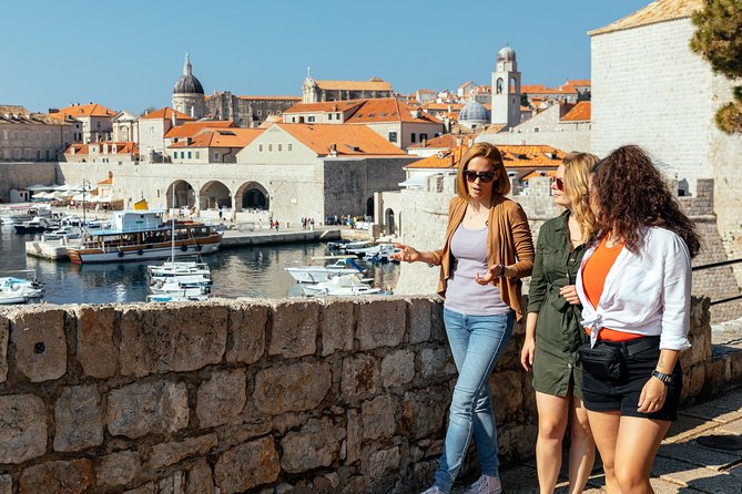 Dubrovnik's History with a Local: the Homeland War Stories Private Tour - Luža Square and the Image of 5,000 Grenades