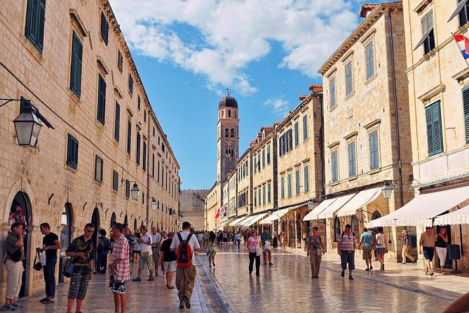 Dubrovnik Shore Excursion: Old Town Walking Tour - Sound, crowds, and how to get the most from your guide