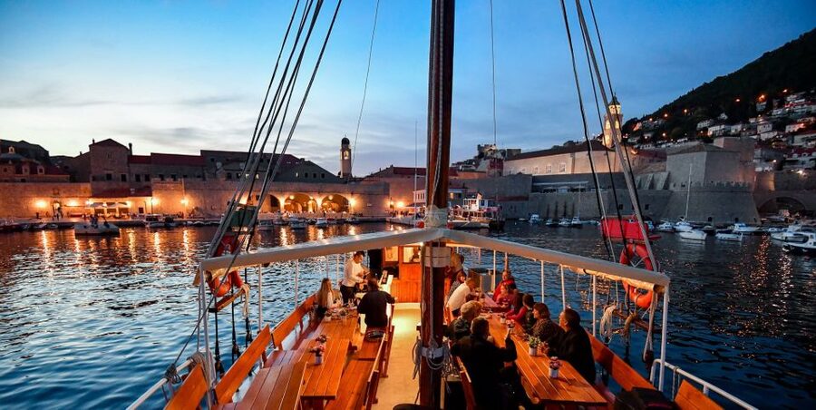 Dubrovnik: Sunset Dinner Cruise around the Old Town - Weather, sea conditions, and comfort tips for a smooth cruise