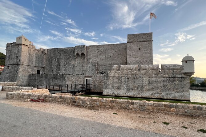 Dubrovnik to Split Private Tour with Transfer - Stop 2: Ston City Walls, a fortress break from the usual coast scenes